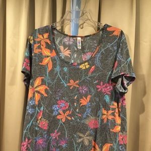 LuLaRoe Classic Tee XL